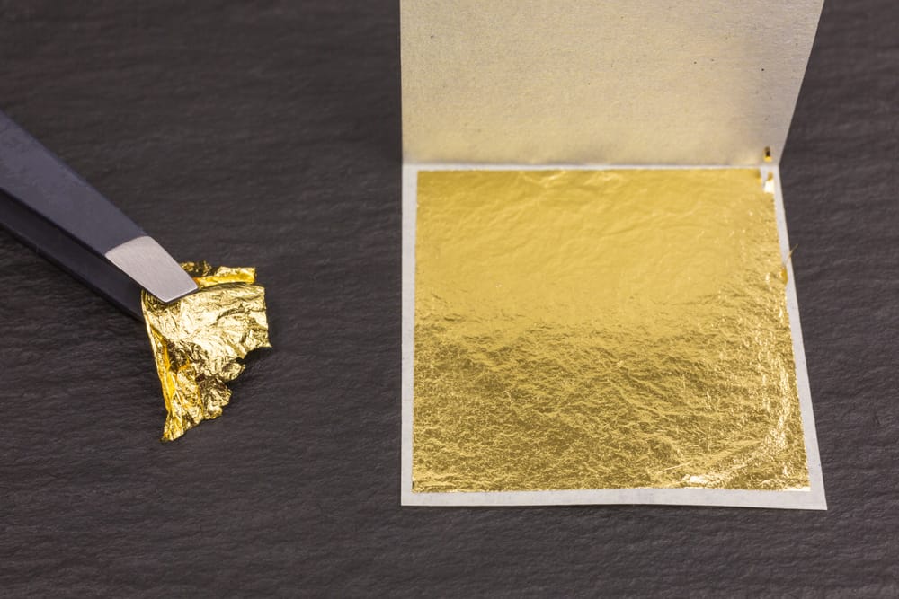Diferencias entre el oro en láminas y el oro físico